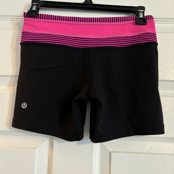 Lululemon biker shorts 4 inch inseam, size 4? Reversible - Picture 2 of 3